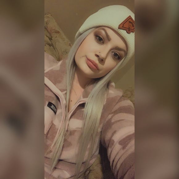 🌻Meet your Posher, Jessi✌🏻🌻 - Picture 4 of 4